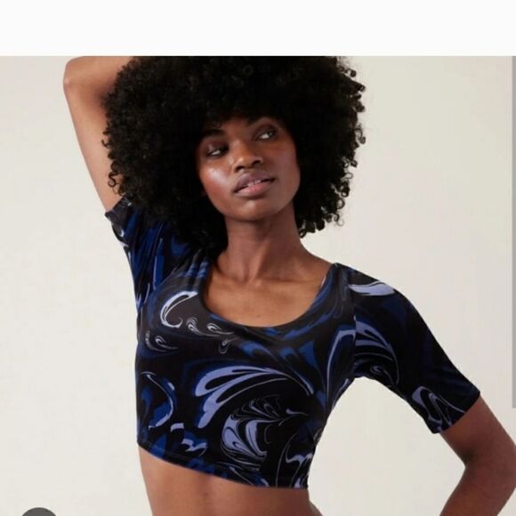 Athleta Exhilarate velvet athletic crop top. Blue & black Size xs, s, m NWT - Picture 2 of 7